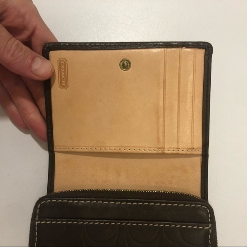 Coach brown leather embossed c compact wallet - Picture 10 of 13